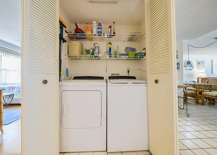 Surfside 402 Apartment